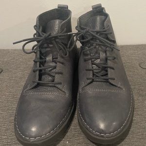 Clarks nikki classic gray shoe/boot lace up in great condition